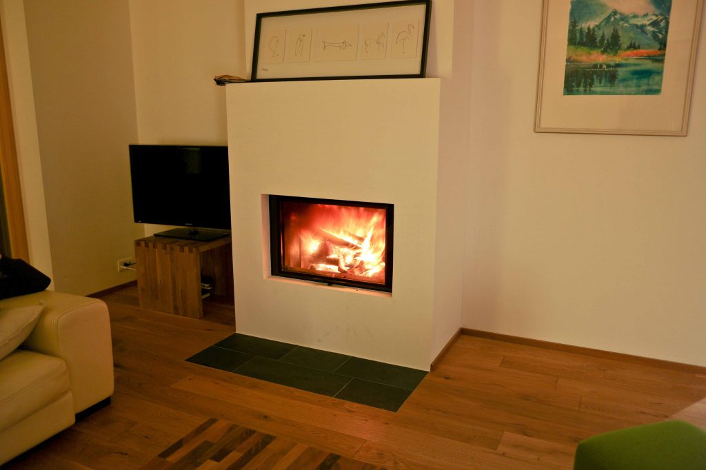 Not only the view but also the fireplace offers to our guests a chance to relax at home. Free broadband WIFI Internet, 180 TV digital channels, Apple TV.